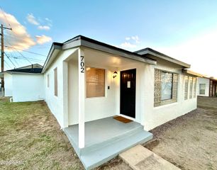 702 PAXTON Avenue, Miami, AZ 85539
