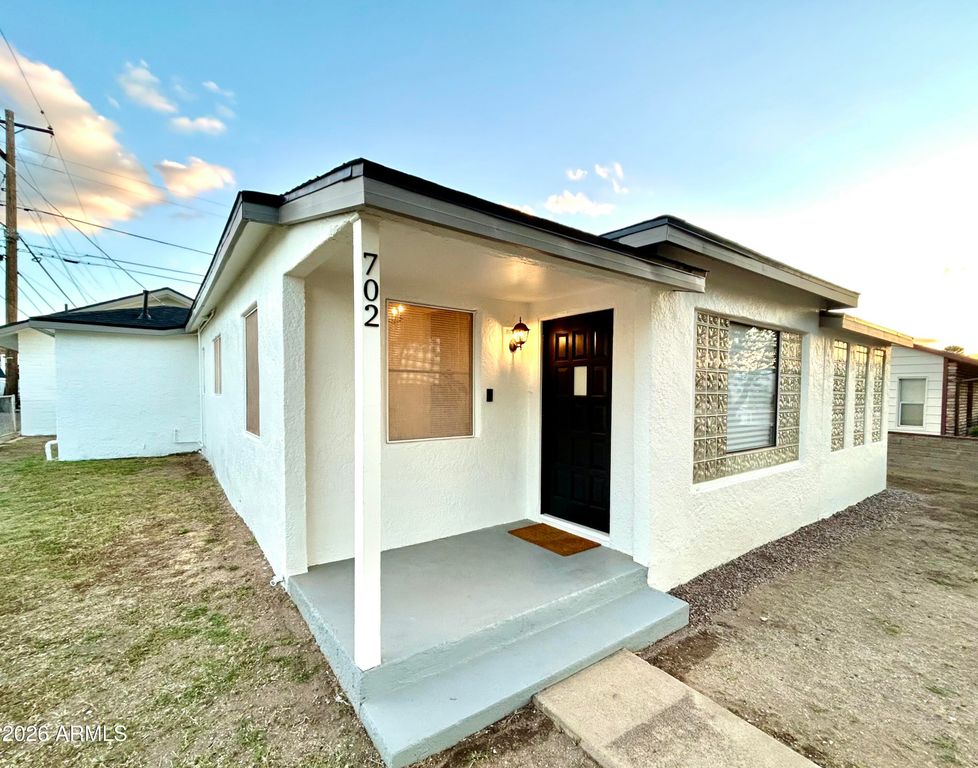 702 PAXTON Avenue, Miami, AZ 85539