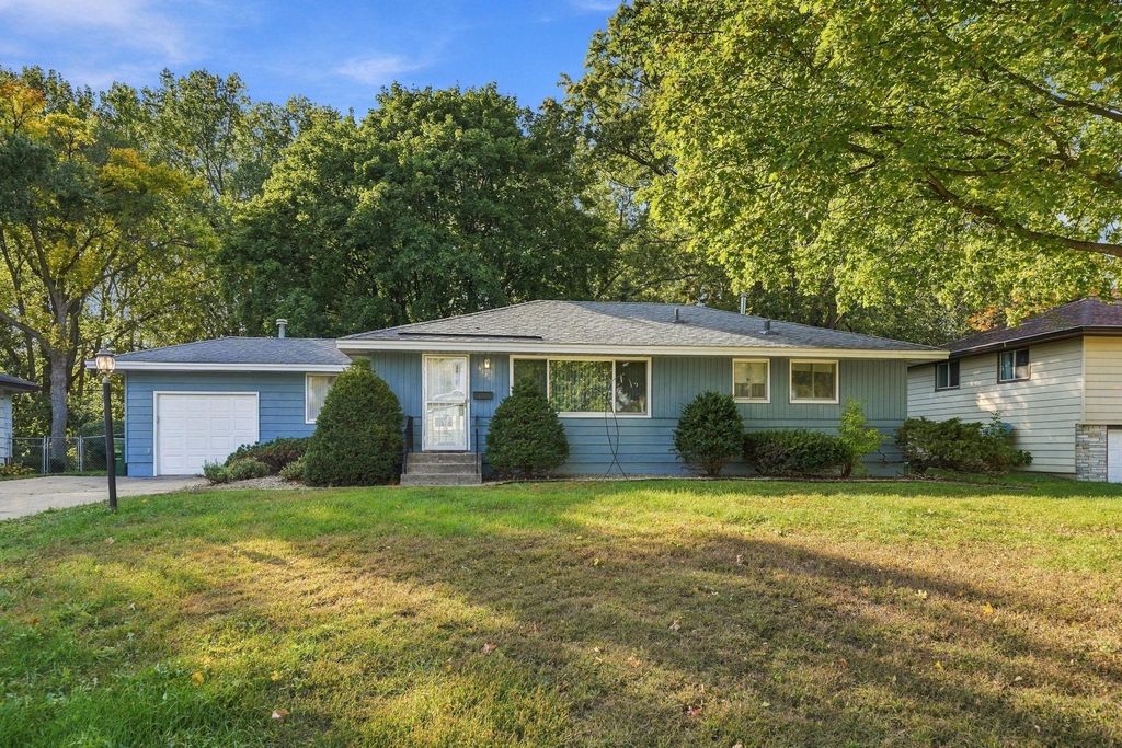6131 Lee Avenue N, Brooklyn Center, MN 55429 — exterior