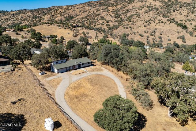 26001 Cumberland Road, Tehachapi, CA 93561