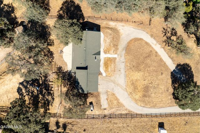 26001 Cumberland Road, Tehachapi, CA 93561