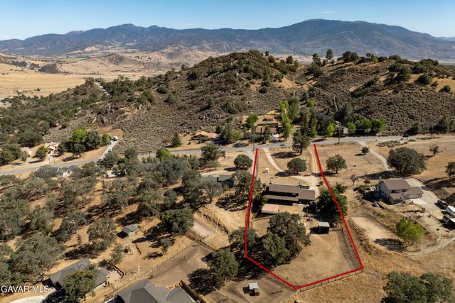 26001 Cumberland Road, Tehachapi, CA 93561