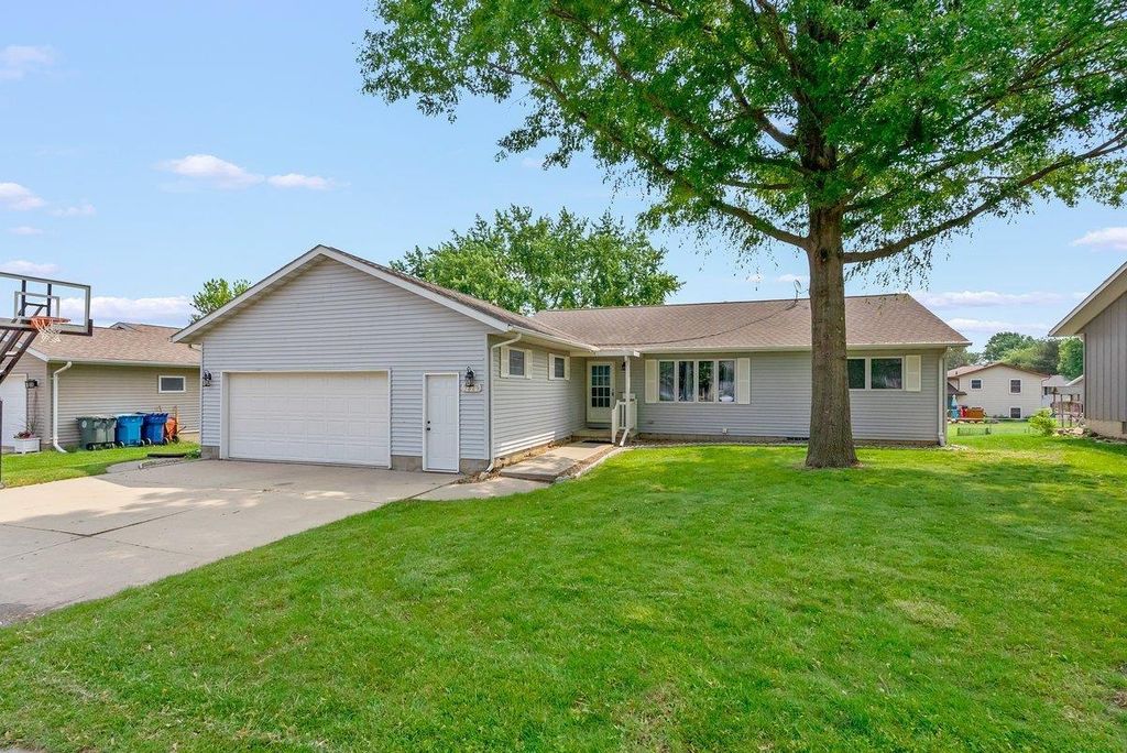5829 Blue Sage Road, Waterloo, IA 50701