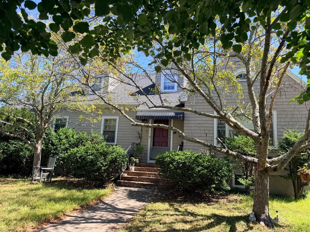 9 Sprague St, Peabody, MA 01960