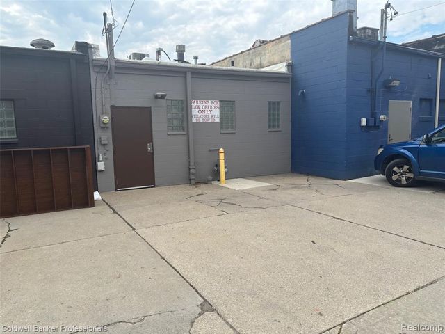 2427 Fort Street, Wyandotte, MI 48192