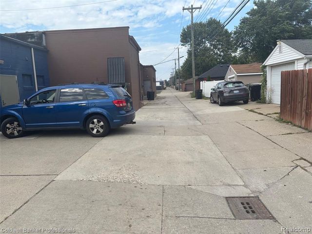 2427 Fort Street, Wyandotte, MI 48192