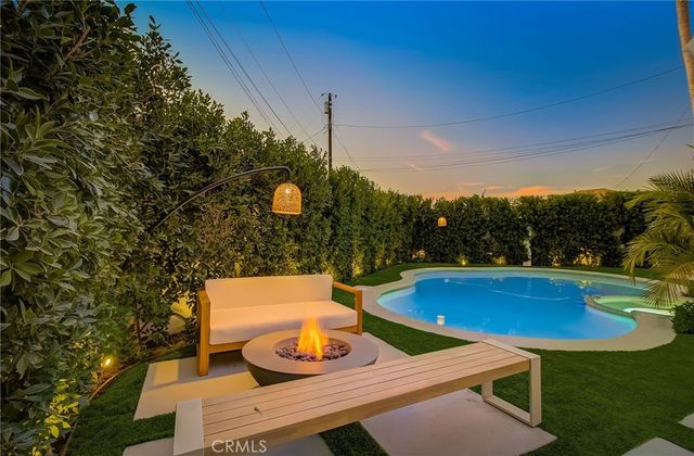 8161 Encino Avenue, Northridge, CA 91325