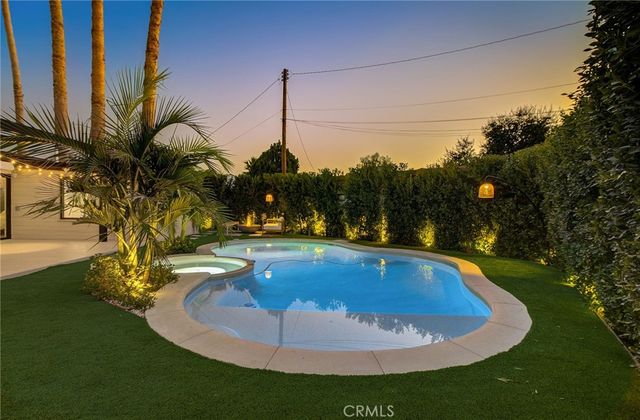 8161 Encino Avenue, Northridge, CA 91325