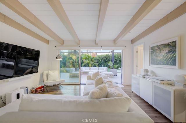 8161 Encino Avenue, Northridge, CA 91325