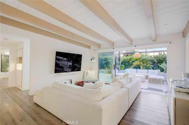 8161 Encino Avenue, Northridge, CA 91325