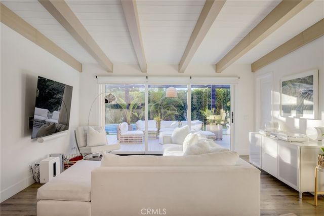 8161 Encino Avenue, Northridge, CA 91325