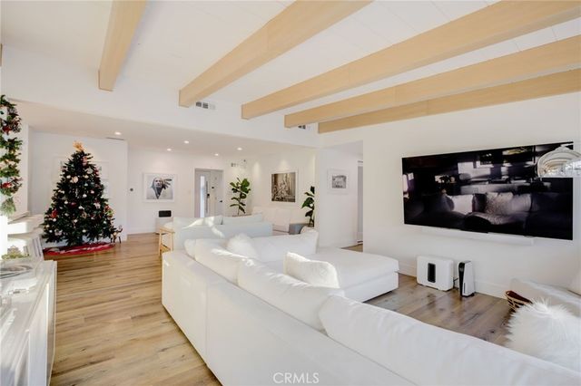 8161 Encino Avenue, Northridge, CA 91325