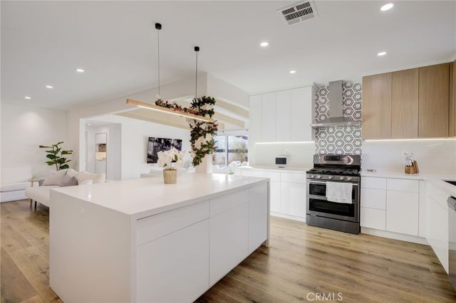 8161 Encino Avenue, Northridge, CA 91325