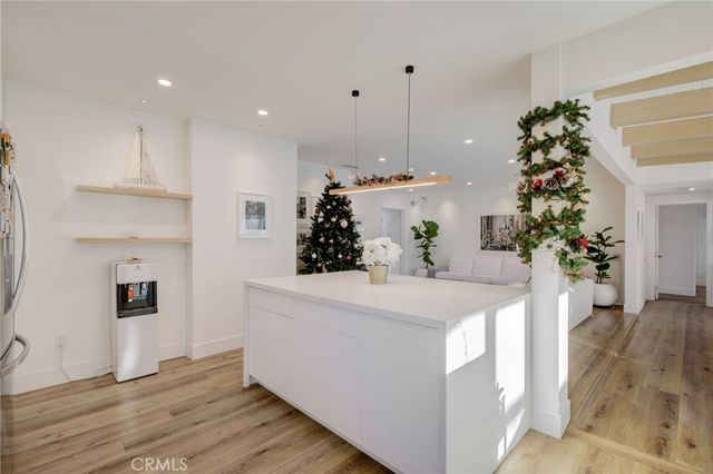 8161 Encino Avenue, Northridge, CA 91325