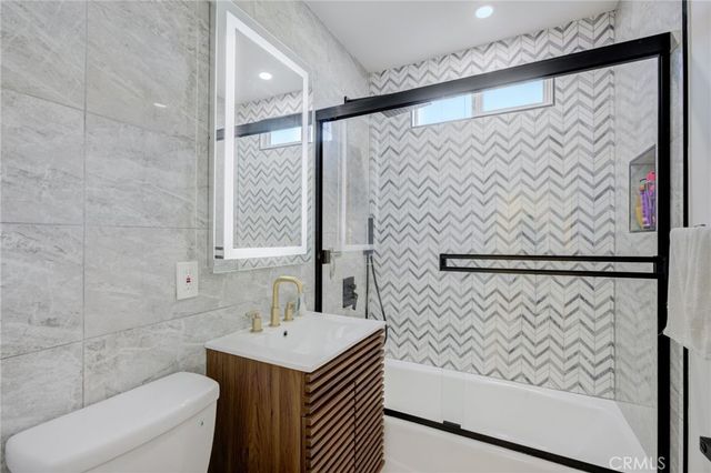 8161 Encino Avenue, Northridge, CA 91325