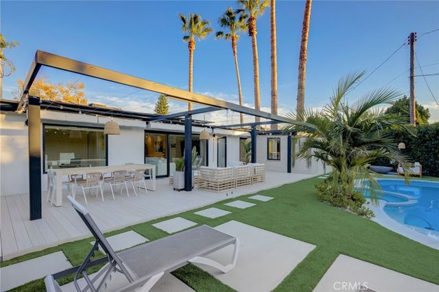 8161 Encino Avenue, Northridge, CA 91325