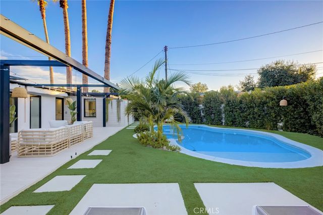 8161 Encino Avenue, Northridge, CA 91325