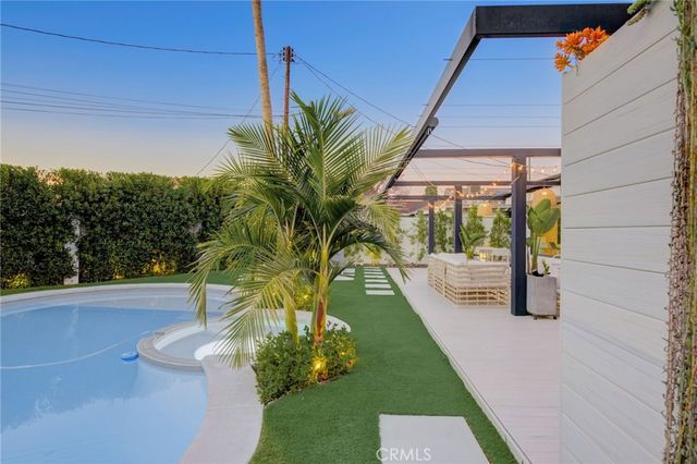 8161 Encino Avenue, Northridge, CA 91325