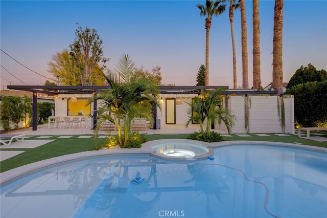 8161 Encino Avenue, Northridge, CA 91325