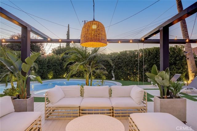 8161 Encino Avenue, Northridge, CA 91325