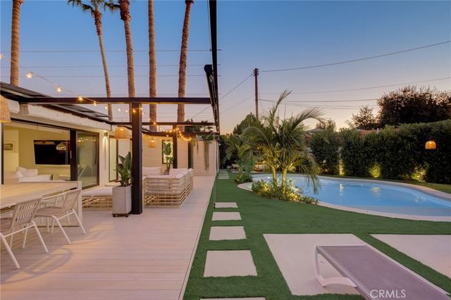 8161 Encino Avenue, Northridge, CA 91325