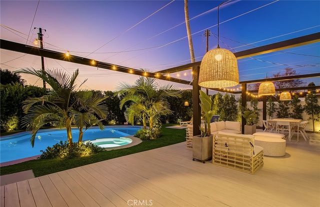 8161 Encino Avenue, Northridge, CA 91325