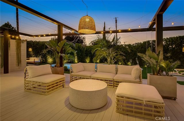 8161 Encino Avenue, Northridge, CA 91325