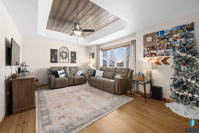 2735 S Avondale Ct Court, Sioux Falls, SD 57110