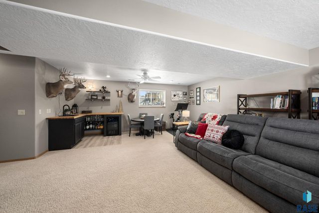 2735 S Avondale Ct Court, Sioux Falls, SD 57110