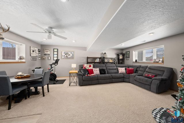 2735 S Avondale Ct Court, Sioux Falls, SD 57110