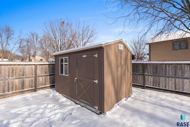 2735 S Avondale Ct Court, Sioux Falls, SD 57110