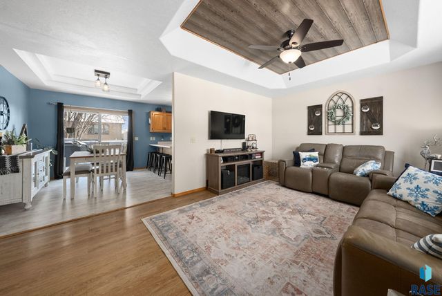 2735 S Avondale Ct Court, Sioux Falls, SD 57110