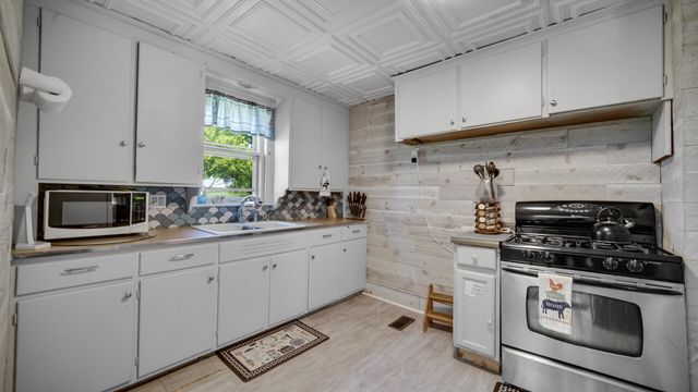 147 E 50 S, Valparaiso, IN 46383