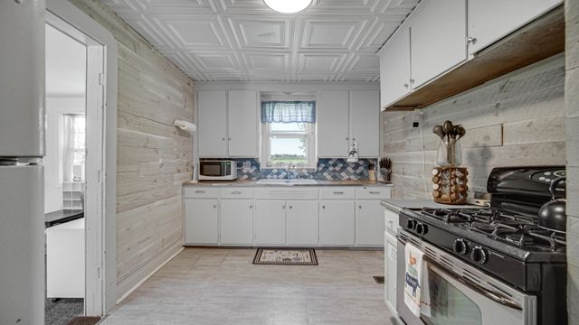 147 E 50 S, Valparaiso, IN 46383
