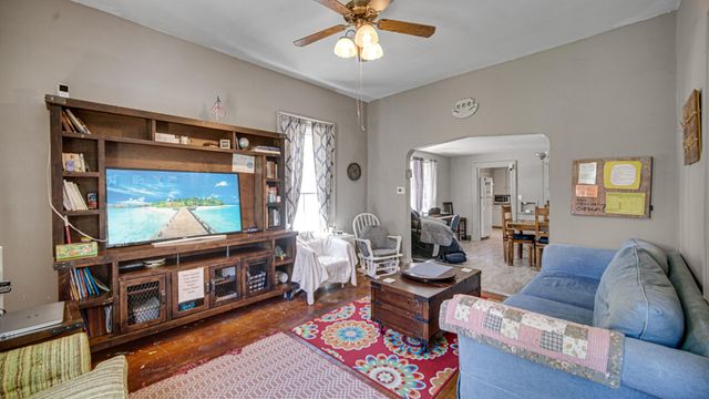 147 E 50 S, Valparaiso, IN 46383