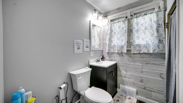 147 E 50 S, Valparaiso, IN 46383