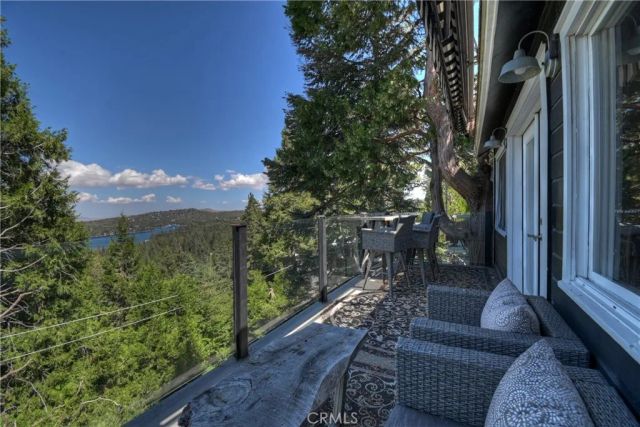 533 sunderland, Lake Arrowhead, CA 92352