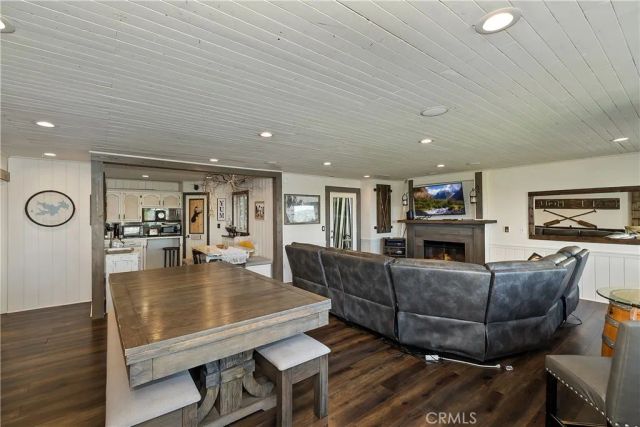 533 sunderland, Lake Arrowhead, CA 92352