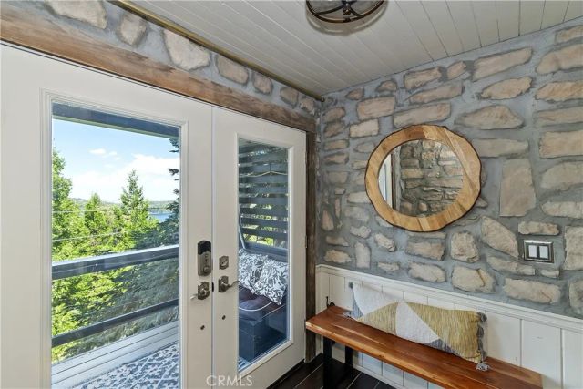 533 sunderland, Lake Arrowhead, CA 92352