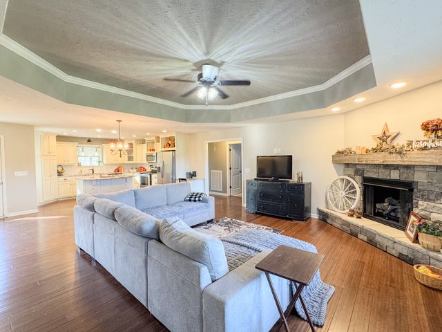 1631A Rock Bridge Rd, Bethpage, TN 37022