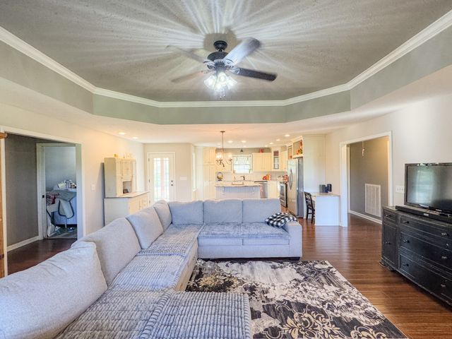 1631A Rock Bridge Rd, Bethpage, TN 37022