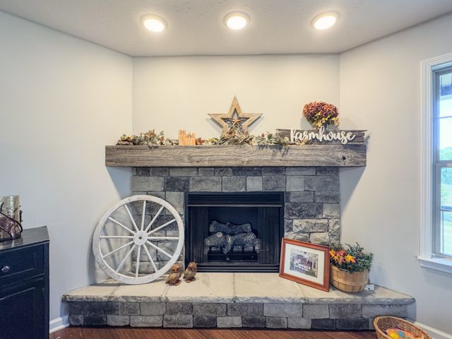1631A Rock Bridge Rd, Bethpage, TN 37022