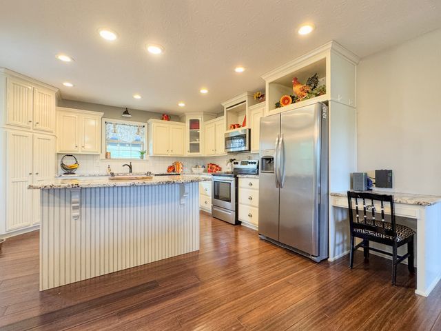 1631A Rock Bridge Rd, Bethpage, TN 37022