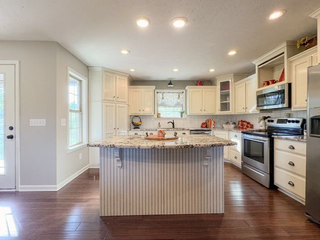 1631A Rock Bridge Rd, Bethpage, TN 37022