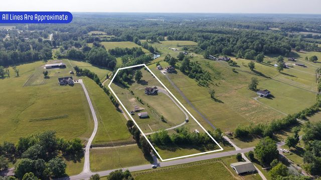 1631A Rock Bridge Rd, Bethpage, TN 37022