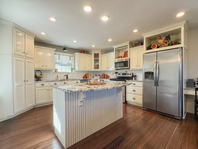 1631A Rock Bridge Rd, Bethpage, TN 37022