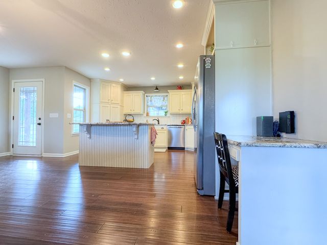 1631A Rock Bridge Rd, Bethpage, TN 37022