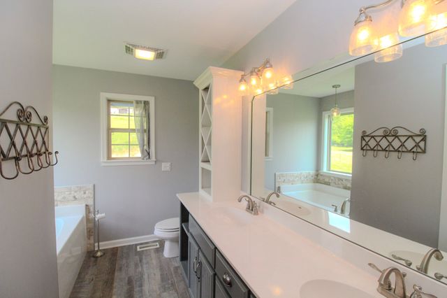 1631A Rock Bridge Rd, Bethpage, TN 37022