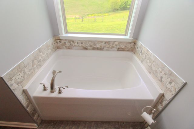 1631A Rock Bridge Rd, Bethpage, TN 37022