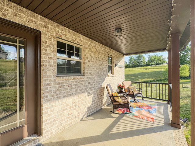 1631A Rock Bridge Rd, Bethpage, TN 37022